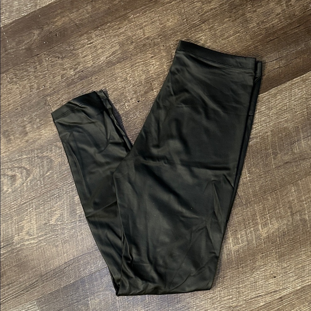 Thin faux leather leggings